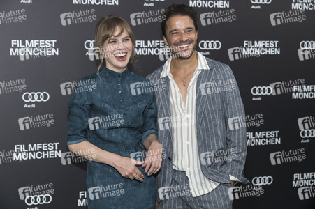 Serienpremiere 'Miss Sophie - Same Procedure as Every Year', Fil