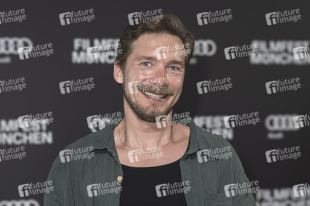 Serienpremiere 'Miss Sophie - Same Procedure as Every Year', Fil