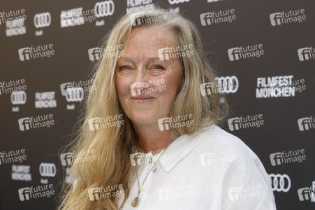 CineMerit Award für Gillian Anderson und Filmpremiere 'Der Salzpfad', Filmfest München 2025