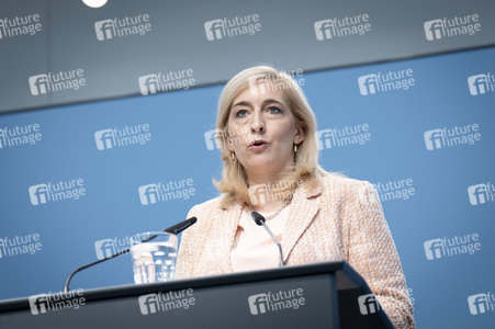 Pressestatement von Bundesgesundheitsministerin Nina Warken in Berlin