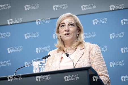 Pressestatement von Bundesgesundheitsministerin Nina Warken in Berlin