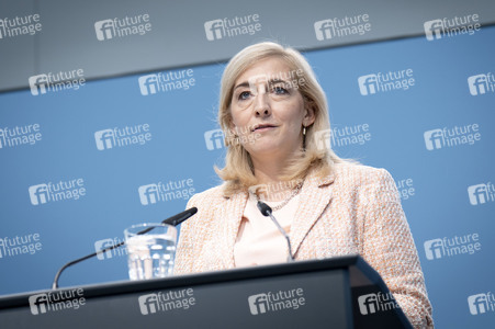 Pressestatement von Bundesgesundheitsministerin Nina Warken in Berlin