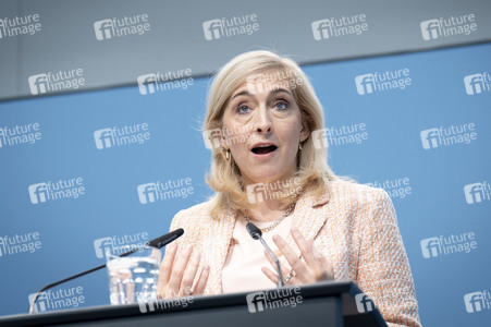 Pressestatement von Bundesgesundheitsministerin Nina Warken in Berlin