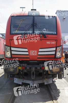 Erste automatisierte Güterzuglokomotive von DB Cargo im Testbetrieb in Köln