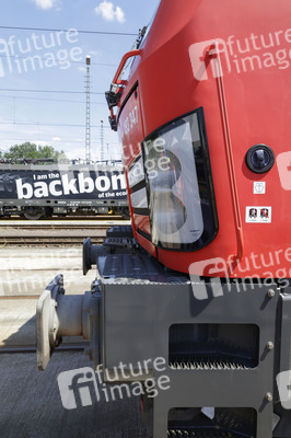 Erste automatisierte Güterzuglokomotive von DB Cargo im Testbetrieb in Köln