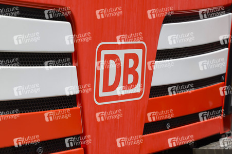 Erste automatisierte Güterzuglokomotive von DB Cargo im Testbetrieb in Köln