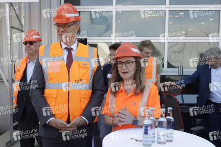 Erste automatisierte Güterzuglokomotive von DB Cargo im Testbetrieb in Köln