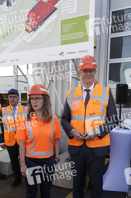 Erste automatisierte Güterzuglokomotive von DB Cargo im Testbetrieb in Köln