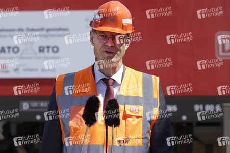 Erste automatisierte Güterzuglokomotive von DB Cargo im Testbet