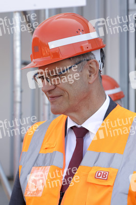 Erste automatisierte Güterzuglokomotive von DB Cargo im Testbetrieb in Köln