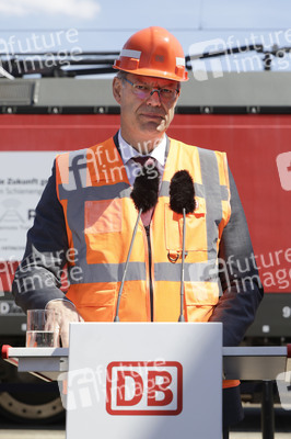 Erste automatisierte Güterzuglokomotive von DB Cargo im Testbet