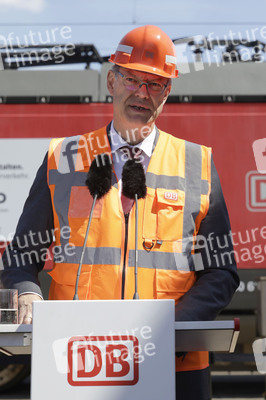 Erste automatisierte Güterzuglokomotive von DB Cargo im Testbet