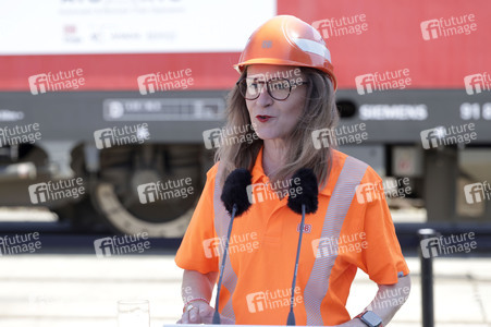 Erste automatisierte Güterzuglokomotive von DB Cargo im Testbetrieb in Köln