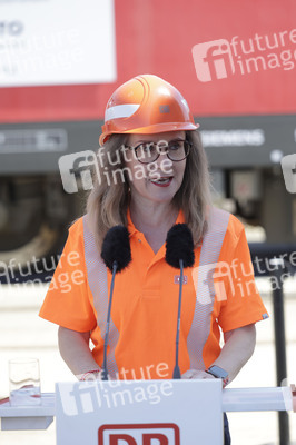 Erste automatisierte Güterzuglokomotive von DB Cargo im Testbetrieb in Köln