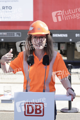 Erste automatisierte Güterzuglokomotive von DB Cargo im Testbetrieb in Köln