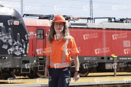 Erste automatisierte Güterzuglokomotive von DB Cargo im Testbet