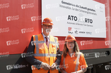 Erste automatisierte Güterzuglokomotive von DB Cargo im Testbet