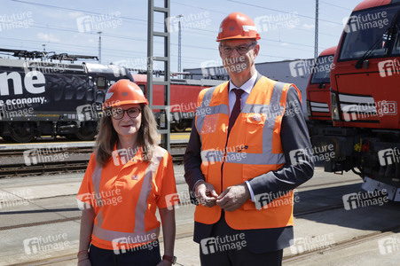 Erste automatisierte Güterzuglokomotive von DB Cargo im Testbet