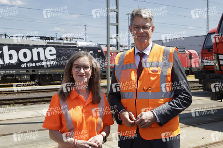 Erste automatisierte Güterzuglokomotive von DB Cargo im Testbet