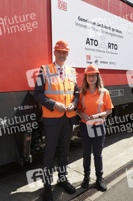 Erste automatisierte Güterzuglokomotive von DB Cargo im Testbetrieb in Köln