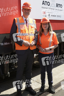 Erste automatisierte Güterzuglokomotive von DB Cargo im Testbetrieb in Köln