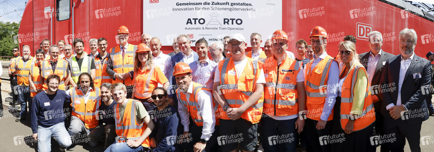 Erste automatisierte Güterzuglokomotive von DB Cargo im Testbetrieb in Köln