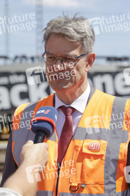 Erste automatisierte Güterzuglokomotive von DB Cargo im Testbetrieb in Köln