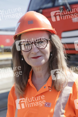 Erste automatisierte Güterzuglokomotive von DB Cargo im Testbetrieb in Köln