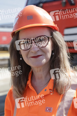 Erste automatisierte Güterzuglokomotive von DB Cargo im Testbetrieb in Köln