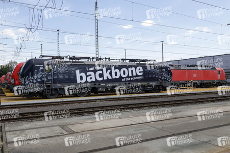 Erste automatisierte Güterzuglokomotive von DB Cargo im Testbetrieb in Köln