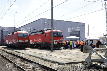 Erste automatisierte Güterzuglokomotive von DB Cargo im Testbetrieb in Köln
