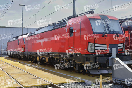 Erste automatisierte Güterzuglokomotive von DB Cargo im Testbetrieb in Köln