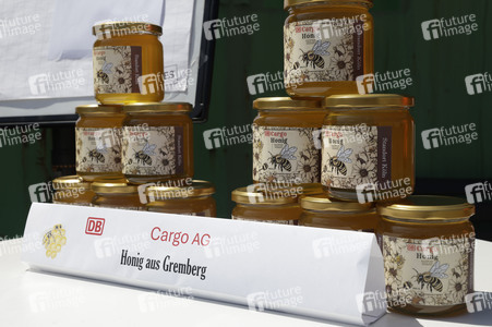 Erste automatisierte Güterzuglokomotive von DB Cargo im Testbetrieb in Köln