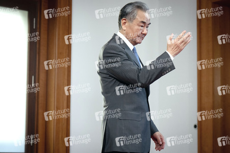 Pressekonferenz des chinesischen Außenministers und des deutschen Außenministers in Berlin