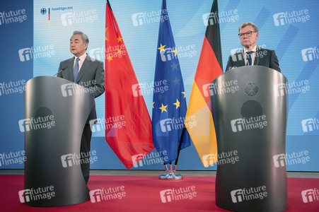 Pressekonferenz des chinesischen Außenministers und des deutschen Außenministers in Berlin