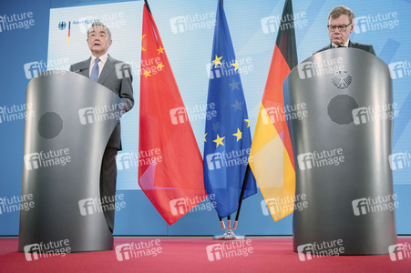 Pressekonferenz des chinesischen Außenministers und des deutschen Außenministers in Berlin