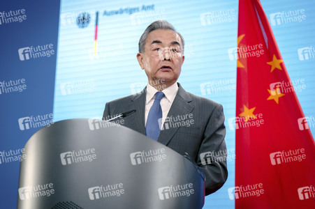 Pressekonferenz des chinesischen Außenministers und des deutschen Außenministers in Berlin