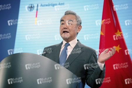 Pressekonferenz des chinesischen Außenministers und des deutschen Außenministers in Berlin