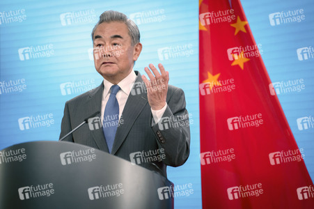 Pressekonferenz des chinesischen Außenministers und des deutschen Außenministers in Berlin