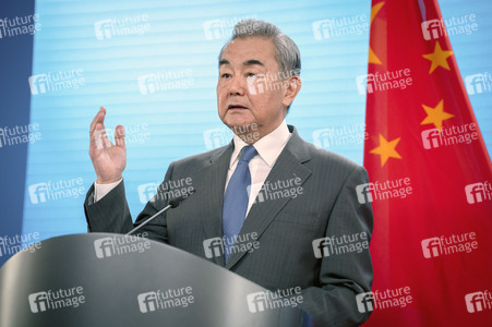Pressekonferenz des chinesischen Außenministers und des deutschen Außenministers in Berlin