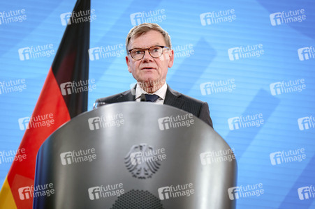 Pressekonferenz des chinesischen Außenministers und des deutschen Außenministers in Berlin