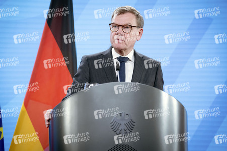 Pressekonferenz des chinesischen Außenministers und des deutschen Außenministers in Berlin