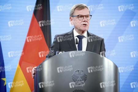 Pressekonferenz des chinesischen Außenministers und des deutschen Außenministers in Berlin