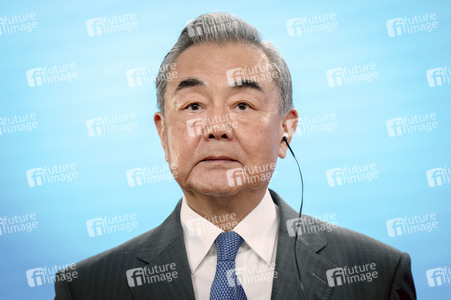 Pressekonferenz des chinesischen Außenministers und des deutschen Außenministers in Berlin