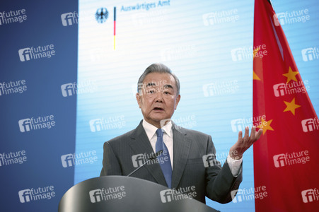 Pressekonferenz des chinesischen Außenministers und des deutschen Außenministers in Berlin