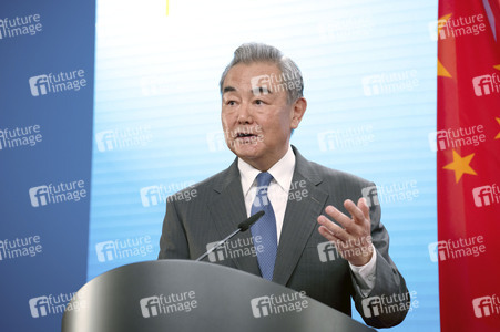 Pressekonferenz des chinesischen Außenministers und des deutschen Außenministers in Berlin