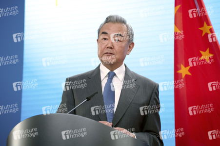 Pressekonferenz des chinesischen Außenministers und des deutschen Außenministers in Berlin