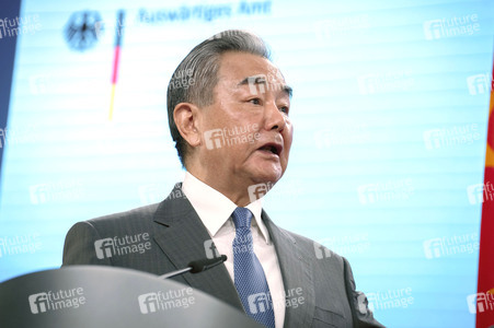 Pressekonferenz des chinesischen Außenministers und des deutschen Außenministers in Berlin