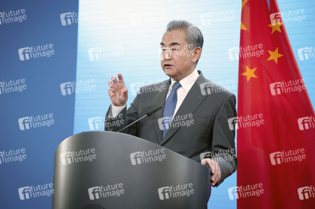 Pressekonferenz des chinesischen Außenministers und des deutschen Außenministers in Berlin