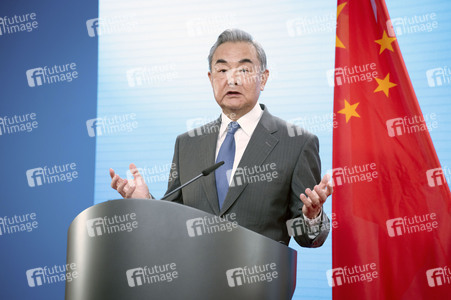 Pressekonferenz des chinesischen Außenministers und des deutschen Außenministers in Berlin